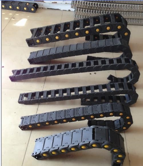 加強(qiáng)型線(xiàn)纜工程坦克鏈