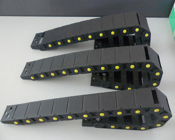 半封閉塑料拖鏈